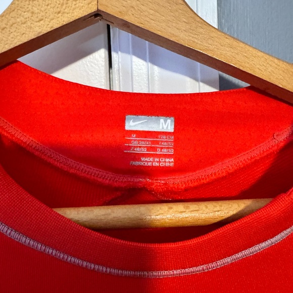 Nike Red Juventus Sweatshirt soccer - Picture 2 of 4